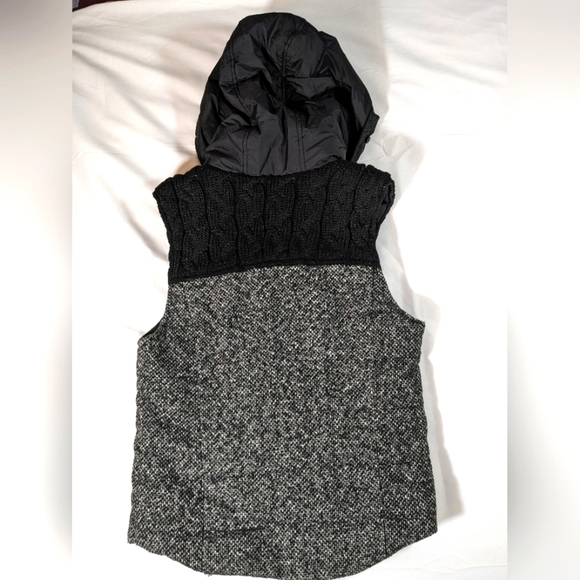 Aeropostale Hooded Zip Vest with Cable-Knit Style Accent Size Medium - Picture 2 of 10